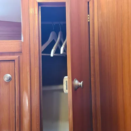 Coriandre 2 - Sur Un Grand Voilier 9 Personnes By Nuits Au Port Bådhotel