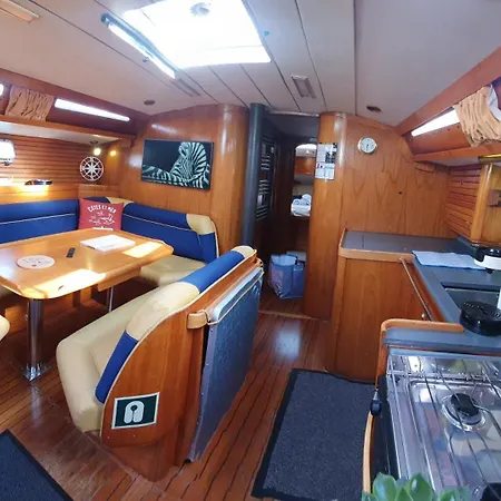 Coriandre 2 - Sur Un Grand Voilier 9 Personnes By Nuits Au Port Bådhotel La Rochelle (Charente-Maritime)